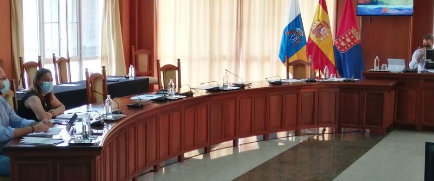 Pleno del Cabildo con las sillas vacías de CC