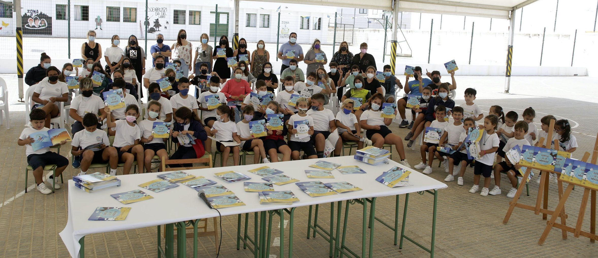 Los niños de La Graciosa presentan su libro de cuentos