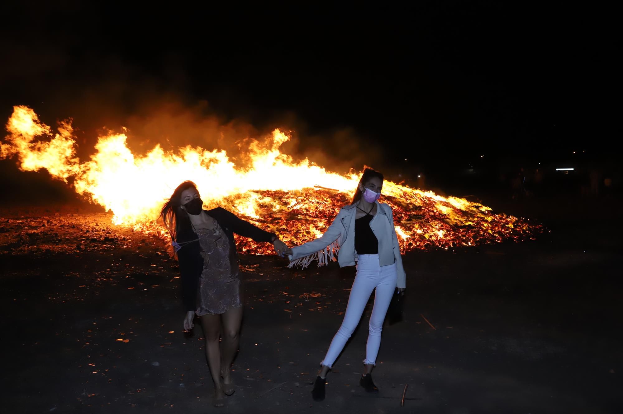 Las hogueras vuelven a iluminar la noche de San Juan