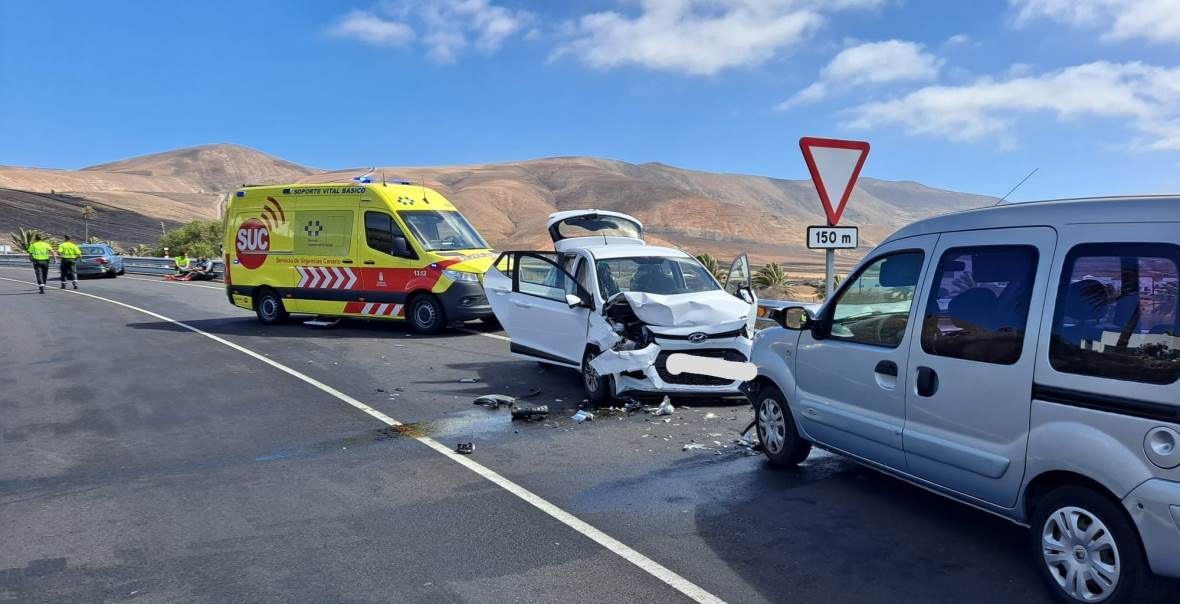 Accidente en la rotonda del molino de Yaiza