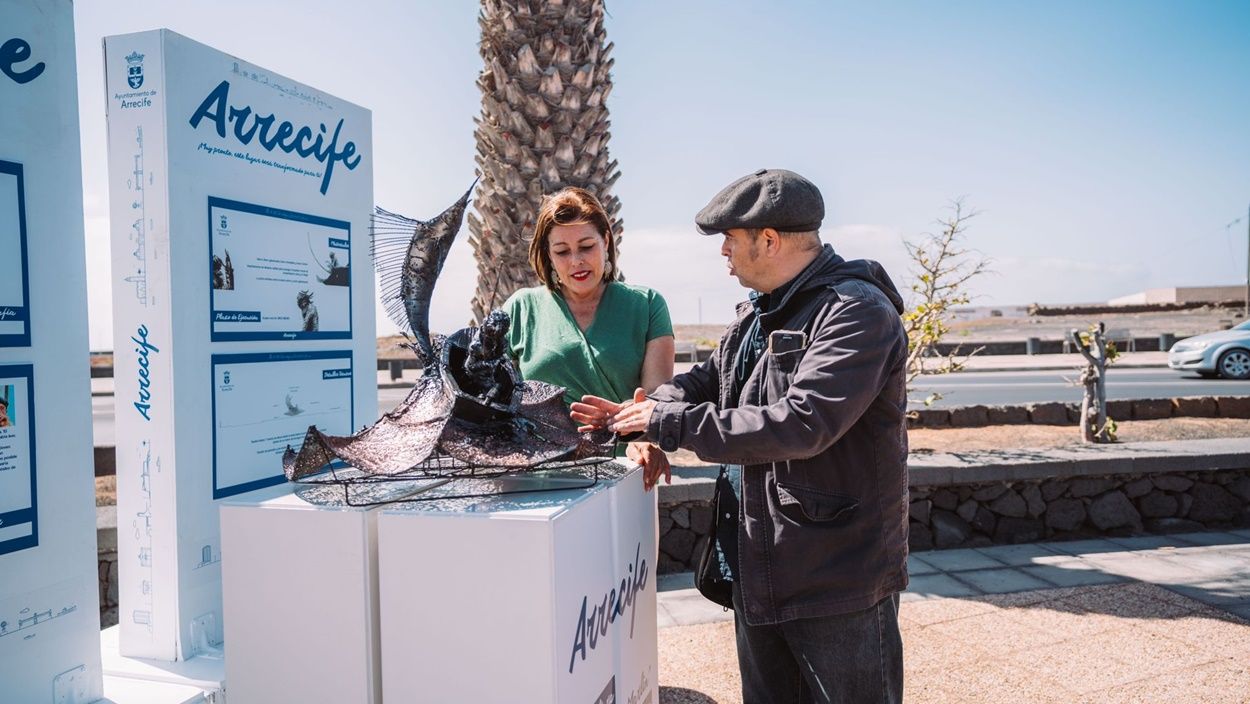 Presentación de la la maqueta de la escultura 'Pescador con Marlin', que se instalará en Arrecife