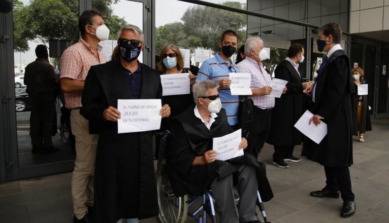 Concentración del Colegio de Abogados de Lanzarote en el Día de la Justicia Gratuita