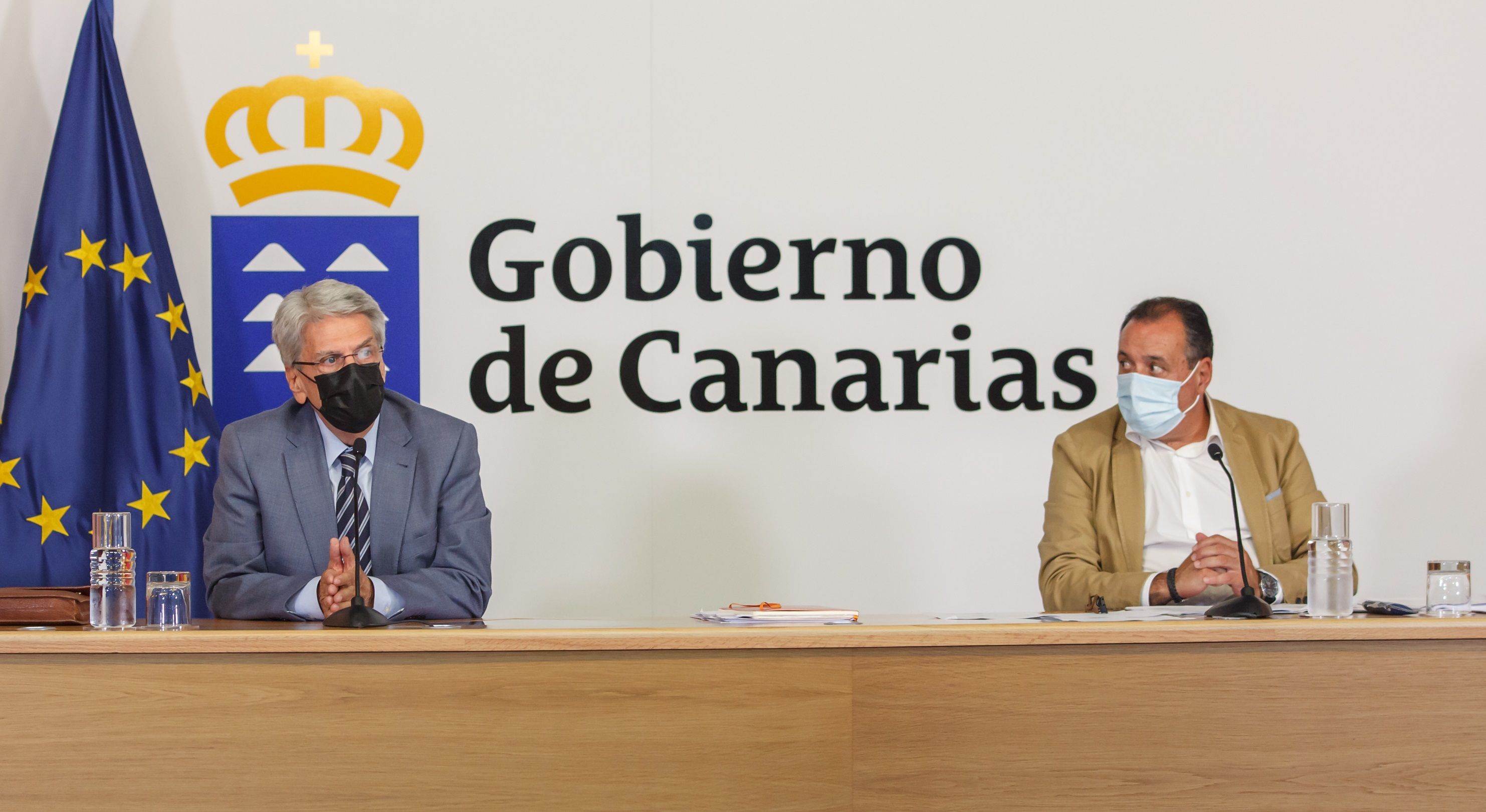 El portavoz del Gobierno y el consejero de Sanidad del Gobierno de Canarias