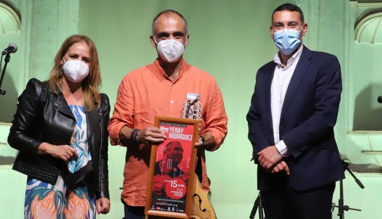 Yeray Rodriguez, junto al alcalde de Teguise y la edil de Cultura Yeray Rodriguez, junto al alcalde de Teguise y la edil de Cultura