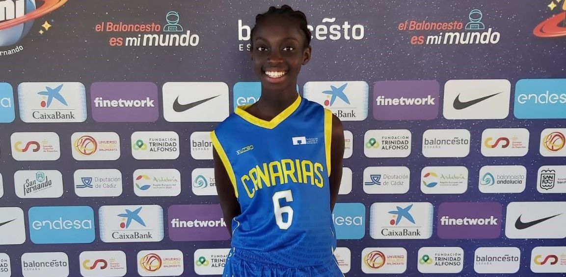 Mayte Elizma from Lanzarote, called up to the national women's Mini-Basket team