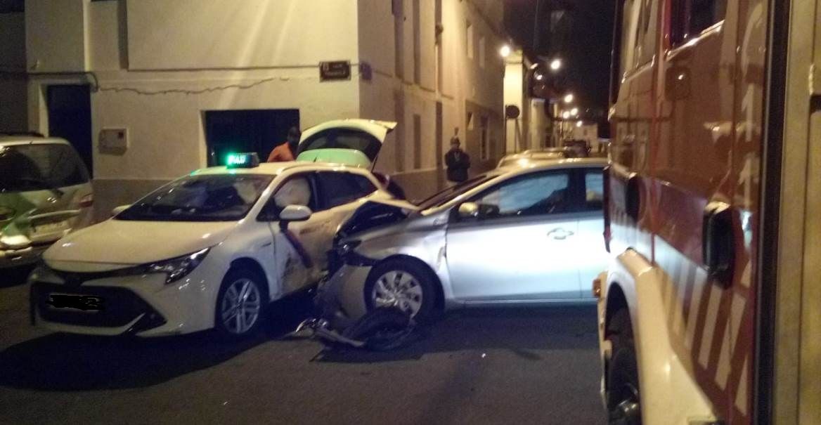 Un herido en la colisión de dos coches en Arrecife