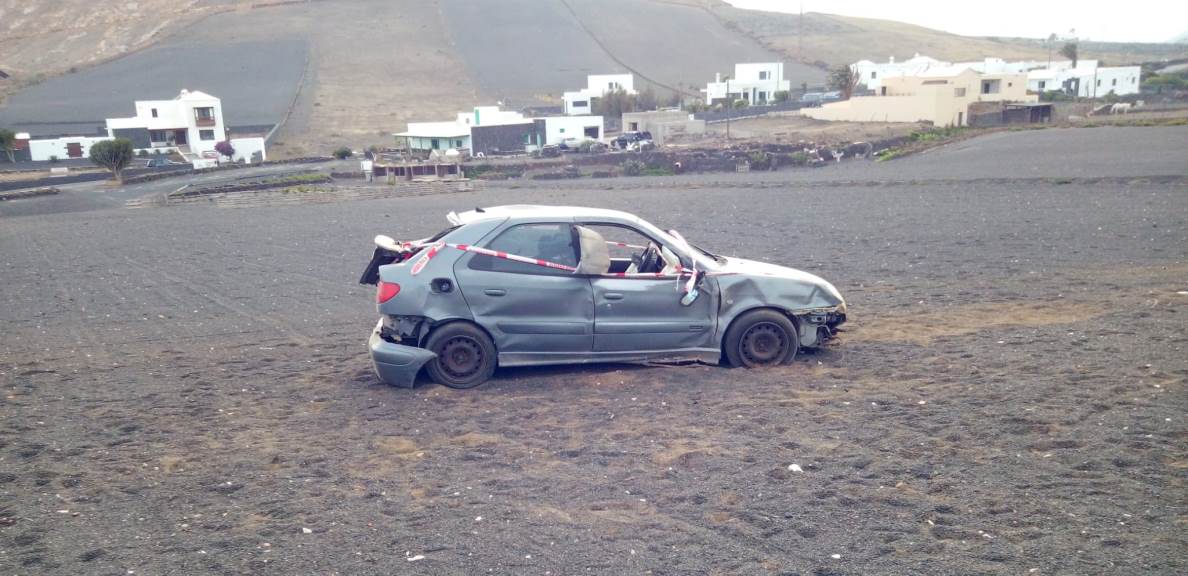 Un coche se sale de la carretera en Tegoyo