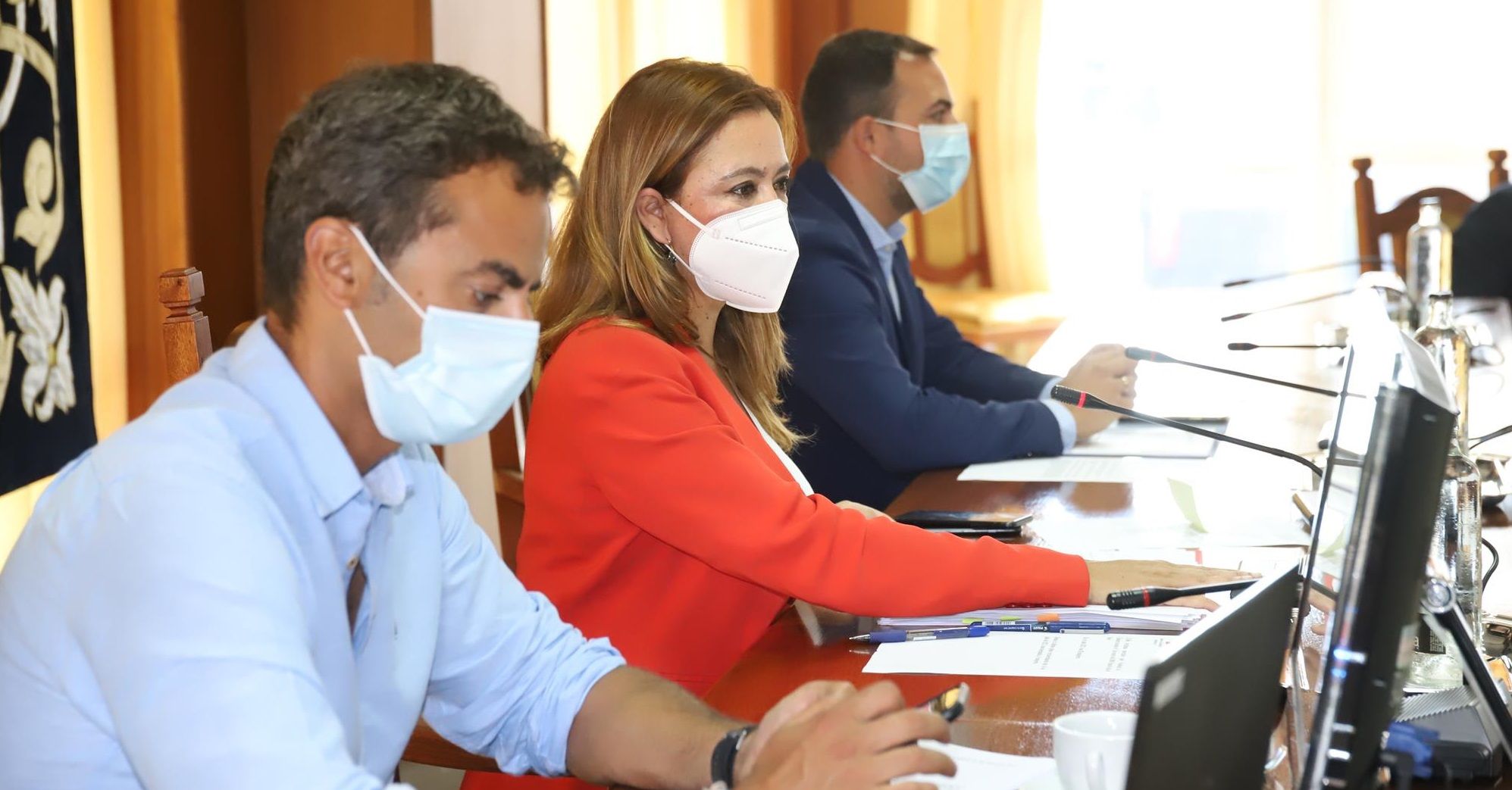 La presidenta y el vicepresidente del Cabildo, durante el Pleno