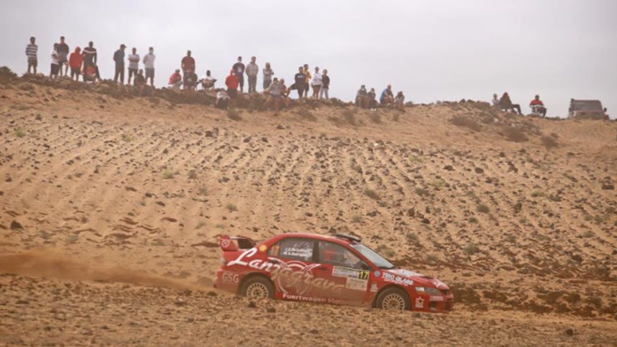 Imagen del público siguiendo el Rallye Isla de los Volcanes