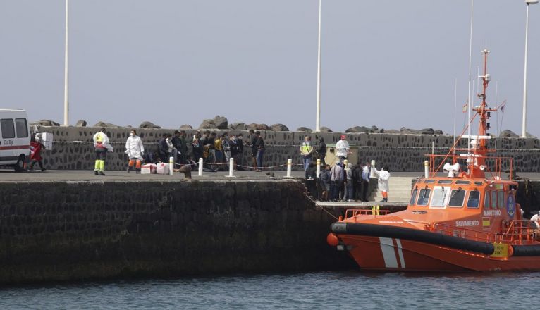 Desembarco de inmigrantes en el muelle comercial de Arrecife Desembarco de inmigrantes en el muelle comercial de Arrecife