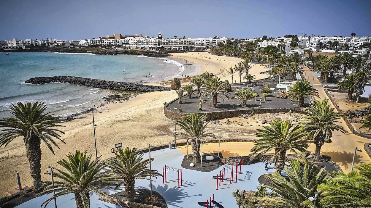 Vista de la playa de Las Cucharas de Costa Teguise