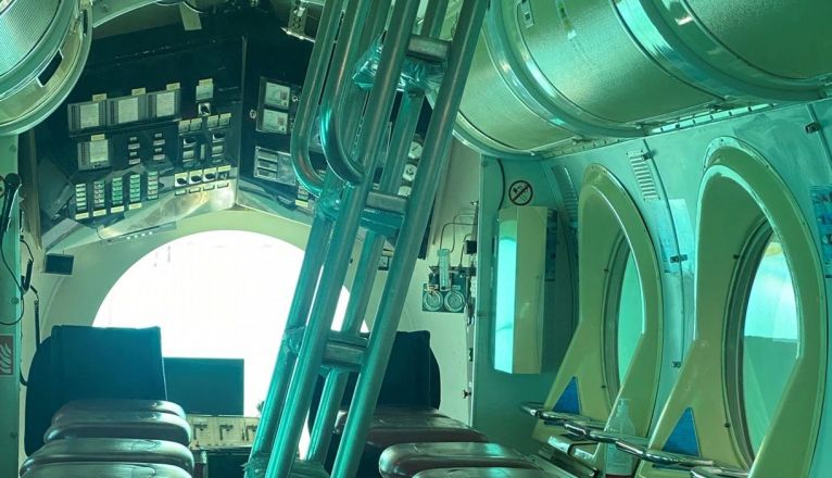 Interior del submarino, con el sistema de esterilización de aire que ha instalado Interior del submarino, con el sistema de esterilización de aire que ha instalado