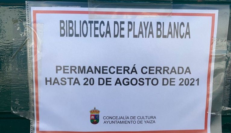 Cartel en la Biblioteca de Playa Blanca