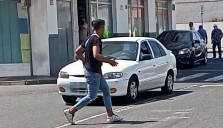 El presunto autor de los hechos, huyendo del lugar El presunto autor de los hechos, huyendo del lugar