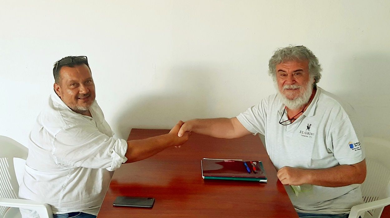 El presidente del CD Alisios, junto a Lorenzo Lemaur