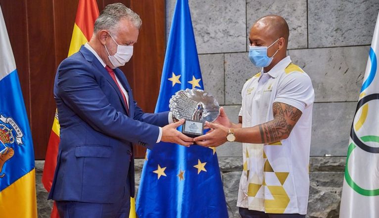 Homenaje a Ray Zapata en el Gobierno de Canarias