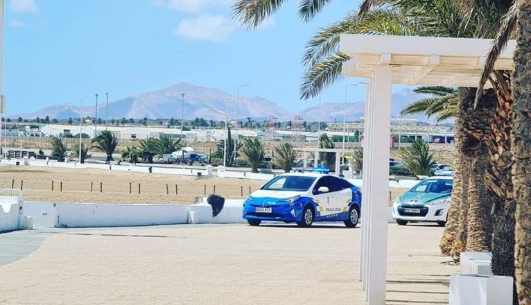 Guardia Civil y Policía Local se desplazaron a la playa de Guacimeta | Foto: Dani Camacho Guardia Civil y Policía Local se desplazaron a la playa de Guacimeta | Foto: Dani Camacho