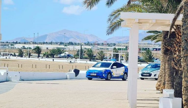 Guardia Civil y Policía Local se desplazaron a la playa de Guacimeta | Foto: Dani Camacho