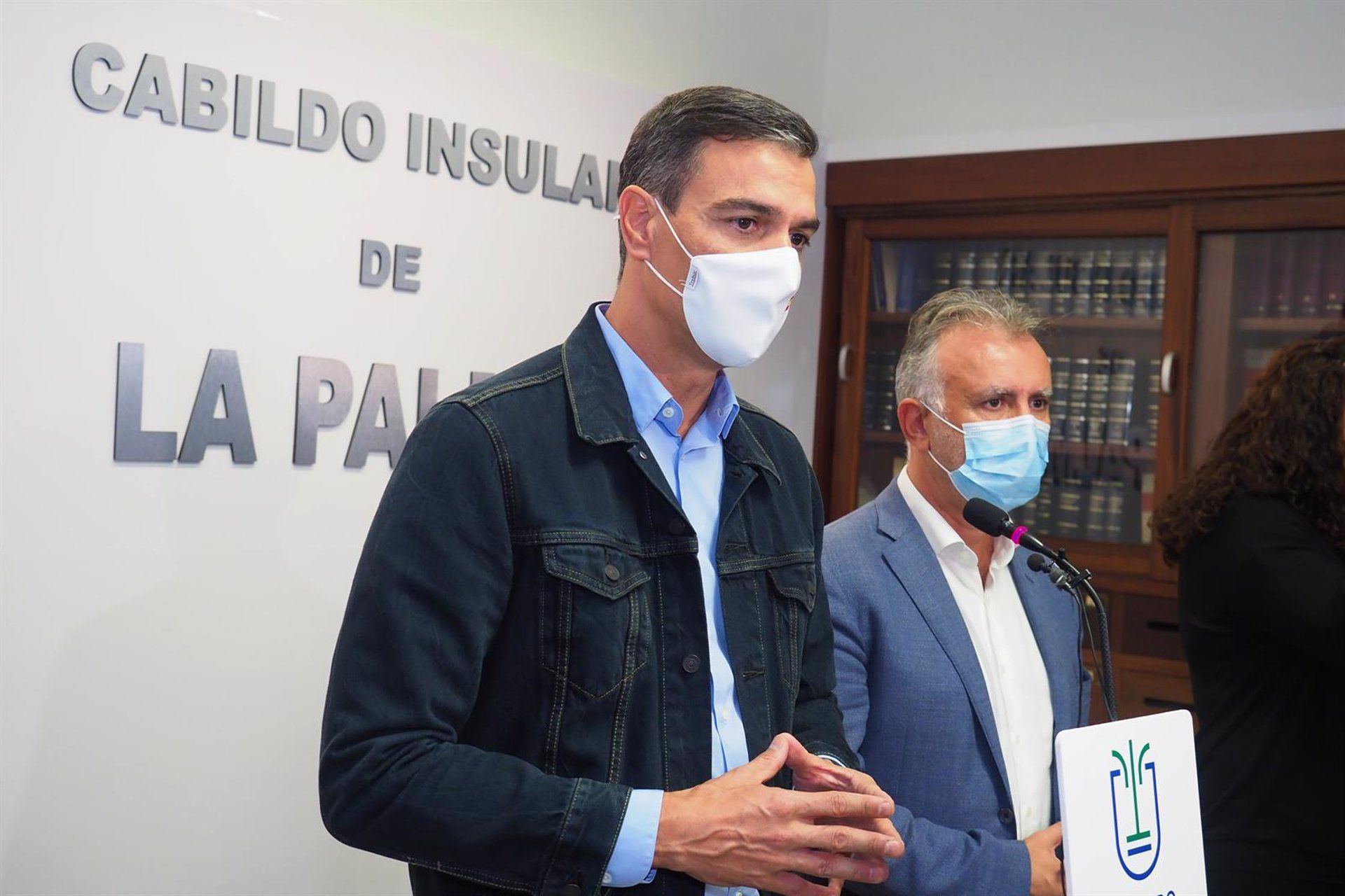 Pedro Sánchez junto a Ángel Victor Torres