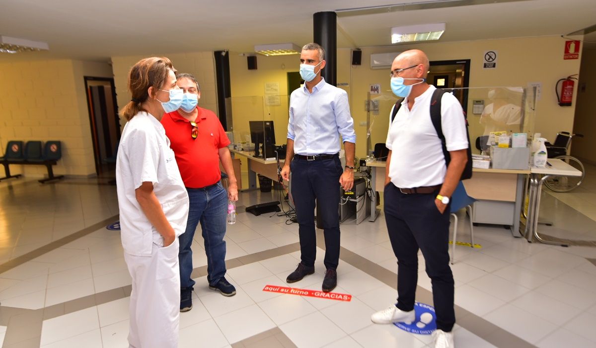 El grupo de gobierno de San Bartolomé visita el Consultorio de Playa Honda