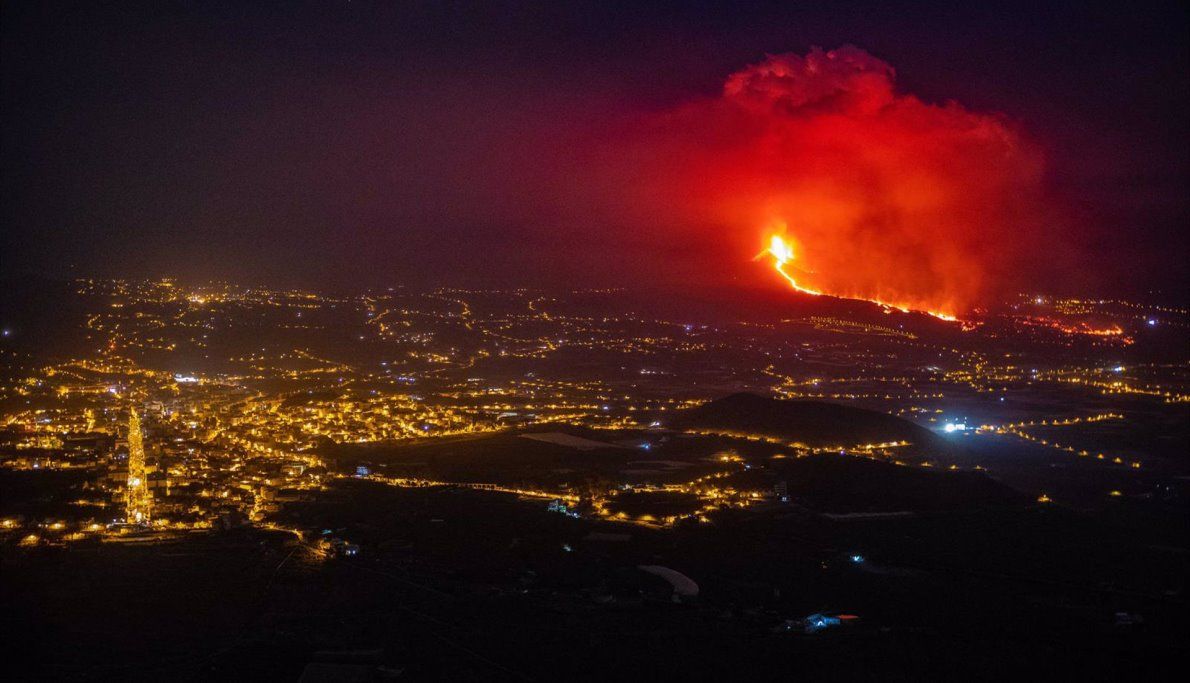 El volcán de Cumbre Vieja en erupción de La Palma - Kike Rincón - Europa Press