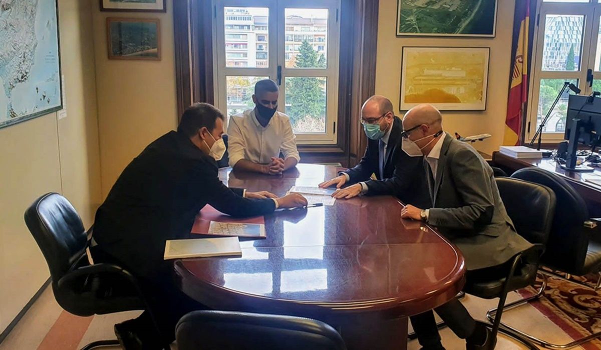 Reunión del alcalde de San Bartolomé en Madrid, con responsables de Aviación