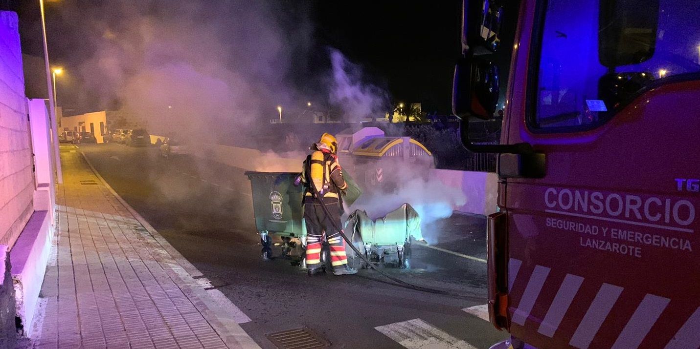 Contenedor quemado en San Bartolomé