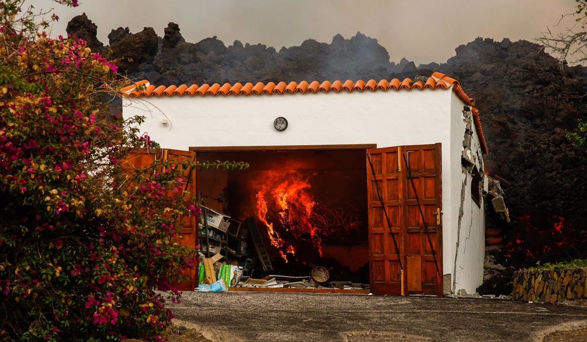 La lava del volcán destruye 720 edificaciones