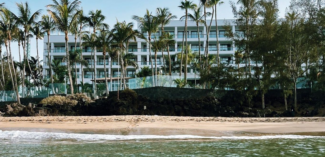 El hotel Fariones de Puerto del Carmen, afectado por Costas.