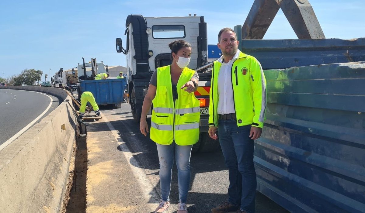 The Cabildo carries out rainwater works on the road that connects Tías and Arrecife