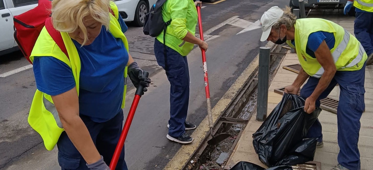 Limpieza de imbornales en Arrecife ante la inminente llegada de las lluvias