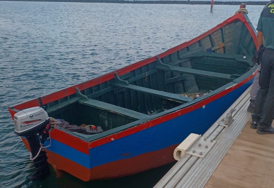 imagen de archivo de una patera