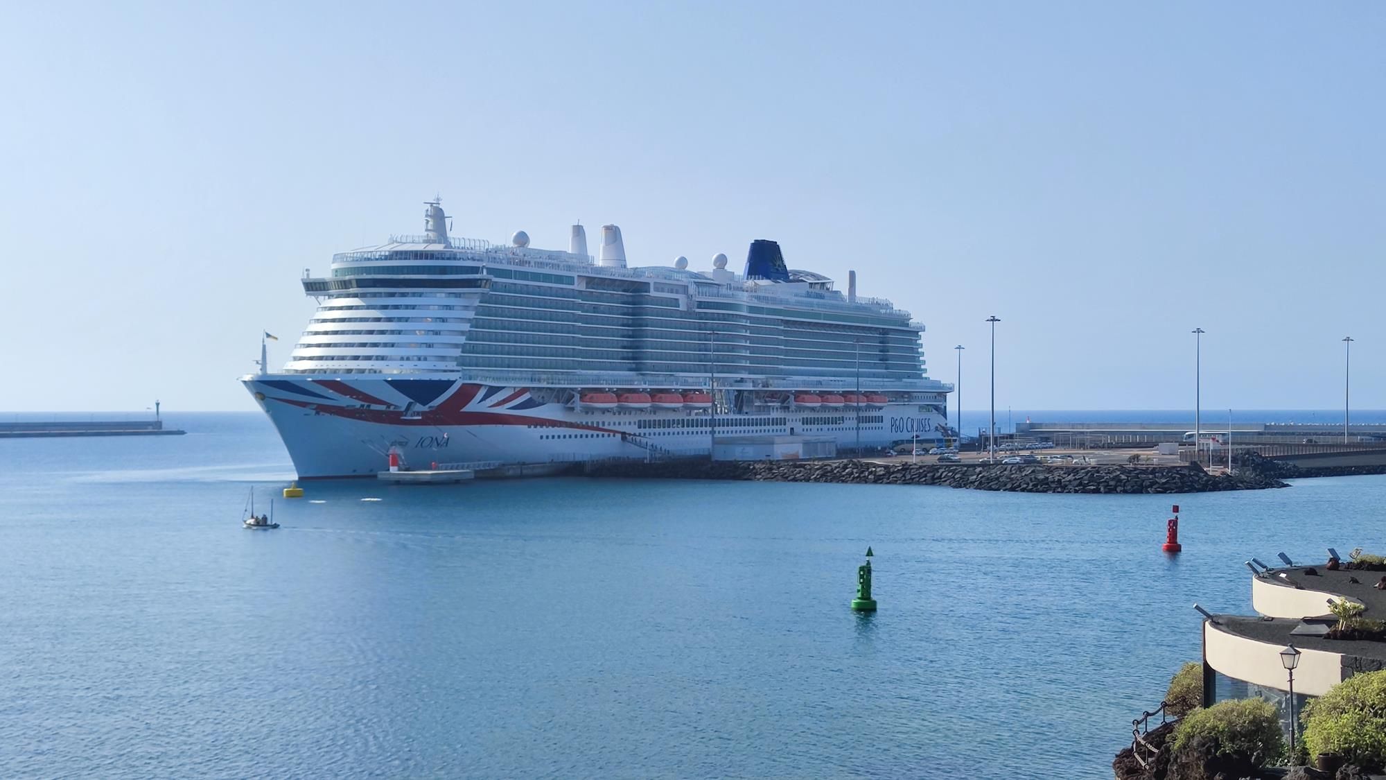 El crucero Iona atracó por primera vez en el Puerto de Arrecife