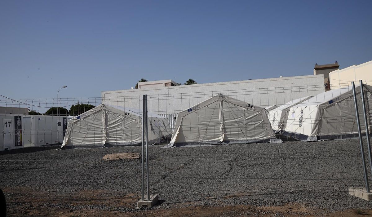 Campamento montado por la Policía Nacional