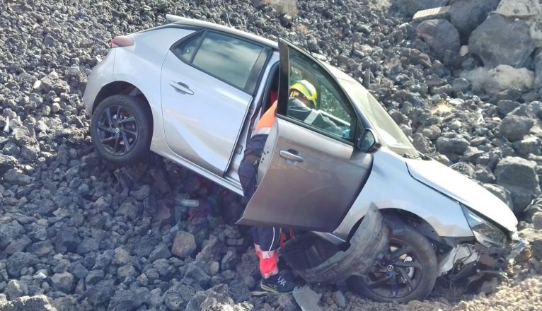 Accidente junto a la rotonda de Yaiza