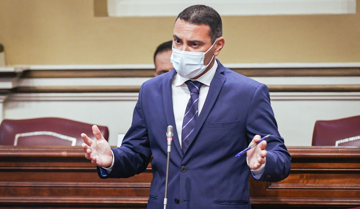 Oswaldo Betancort en una intervención en el Parlamento de Canarias