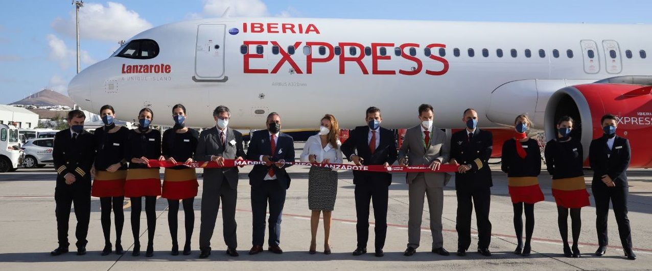 Presentación del nuevo avión de Iberia Express con el nombre de Lanzarote