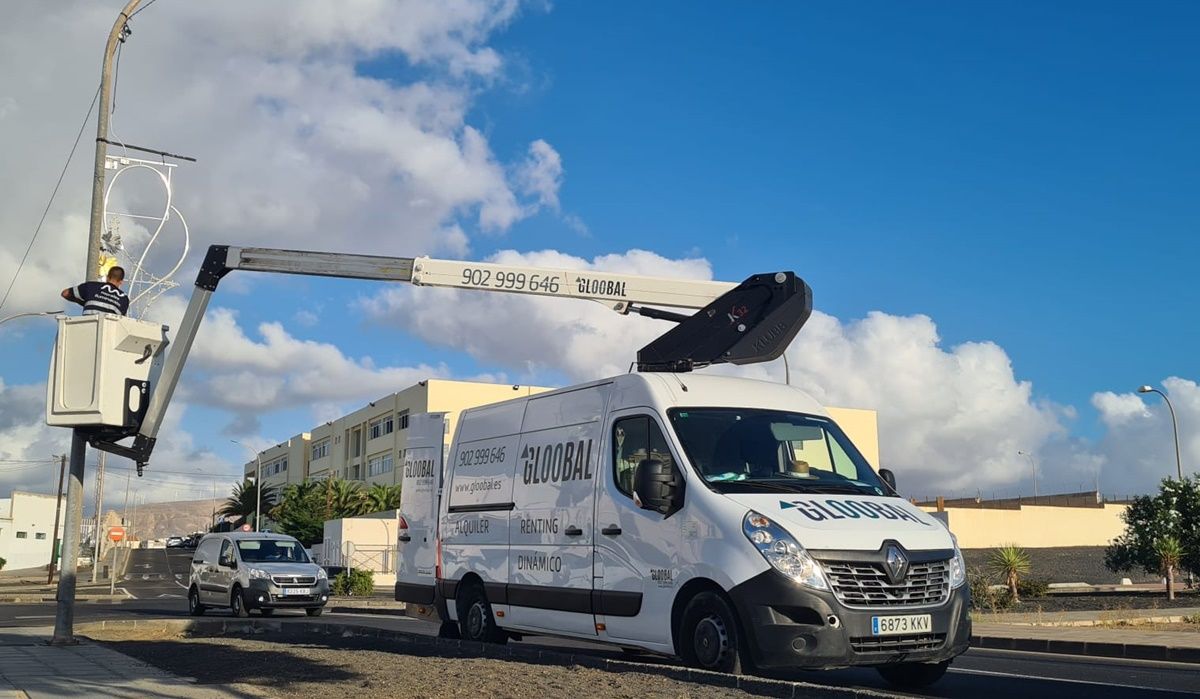 Arrecife inicia la instalación de las luces de Navidad