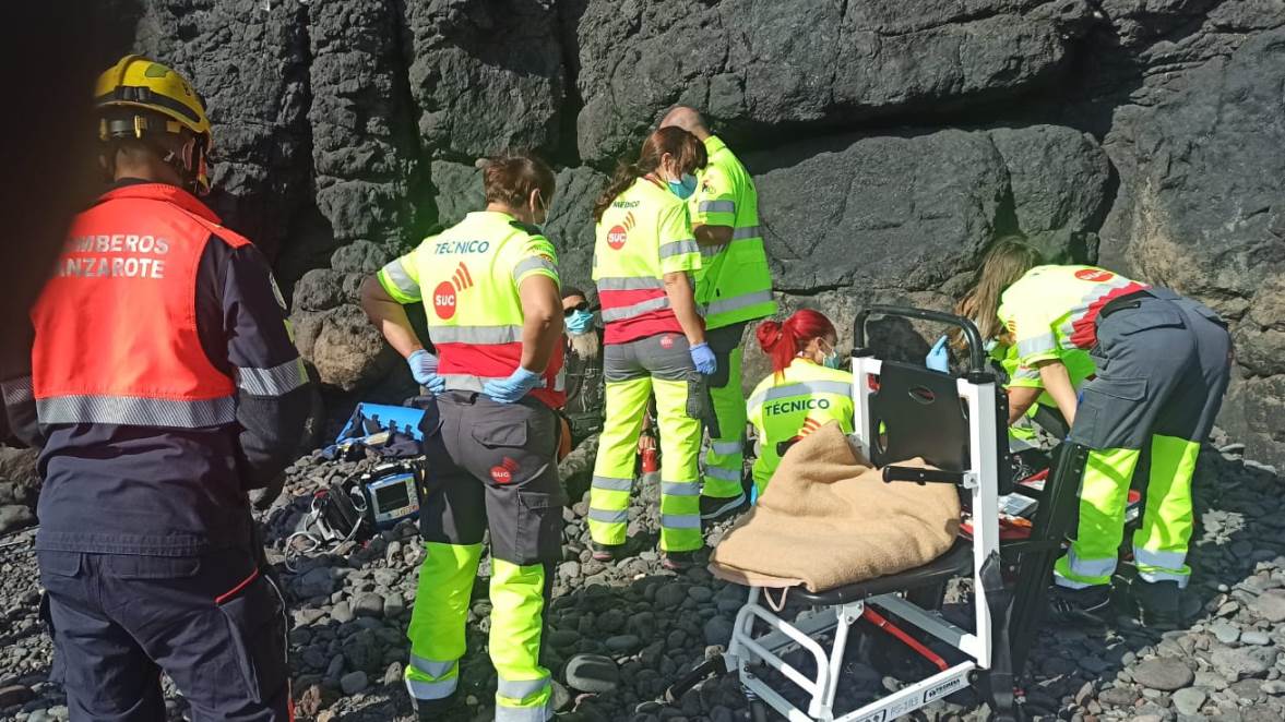 Rescatadas dos personas accidentadas en el municipio de Yaiza