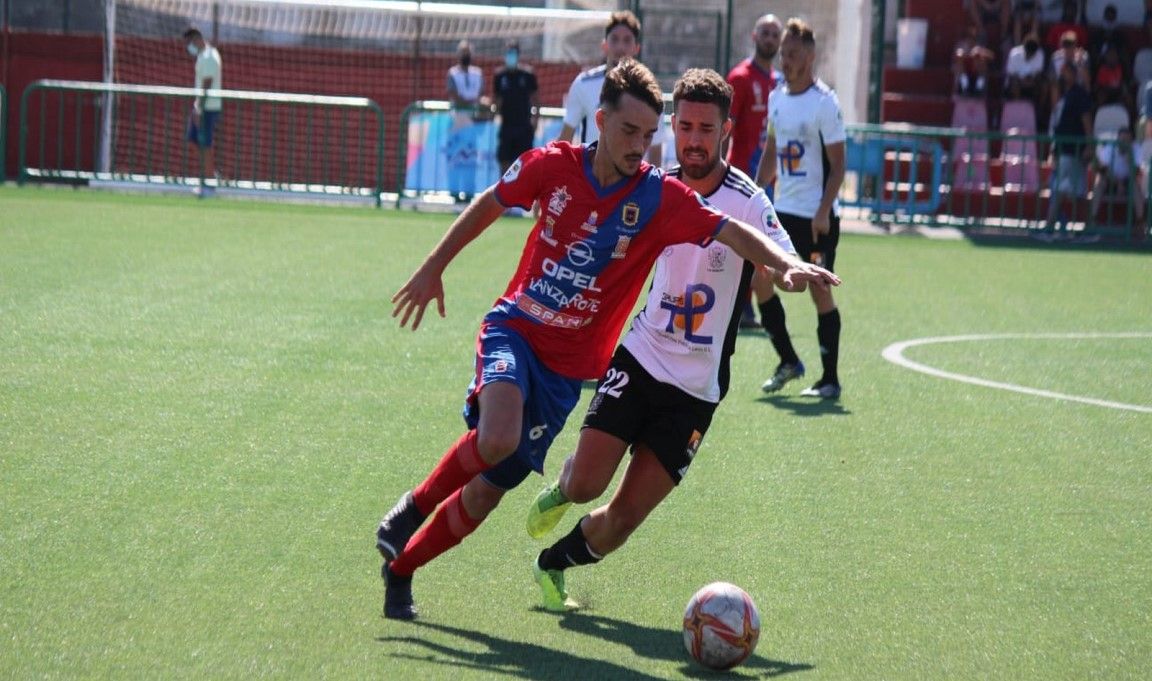 A la UD Lanzarote le costó crear peligro ante el CD  Herbania (2-1)