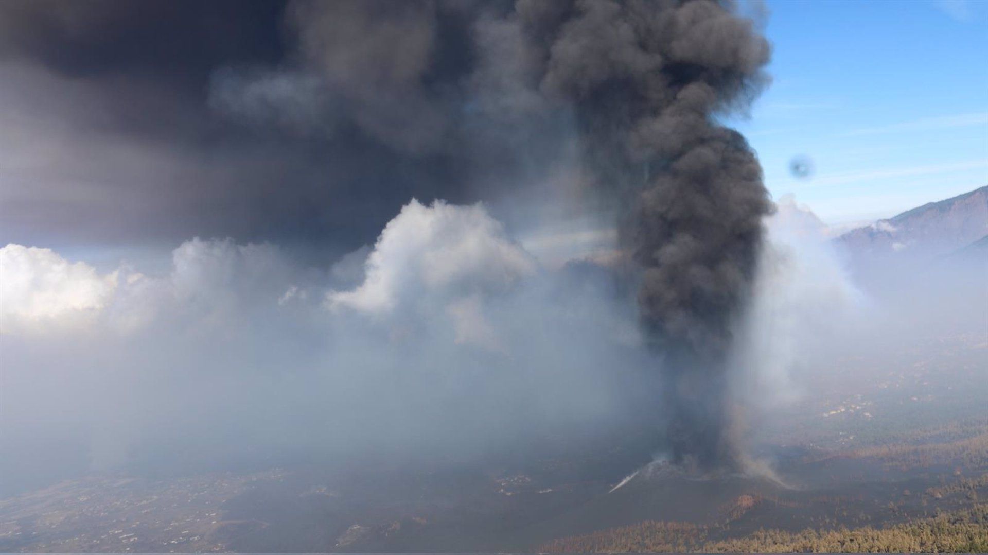 Nube de ceniza del volcán de La Palma