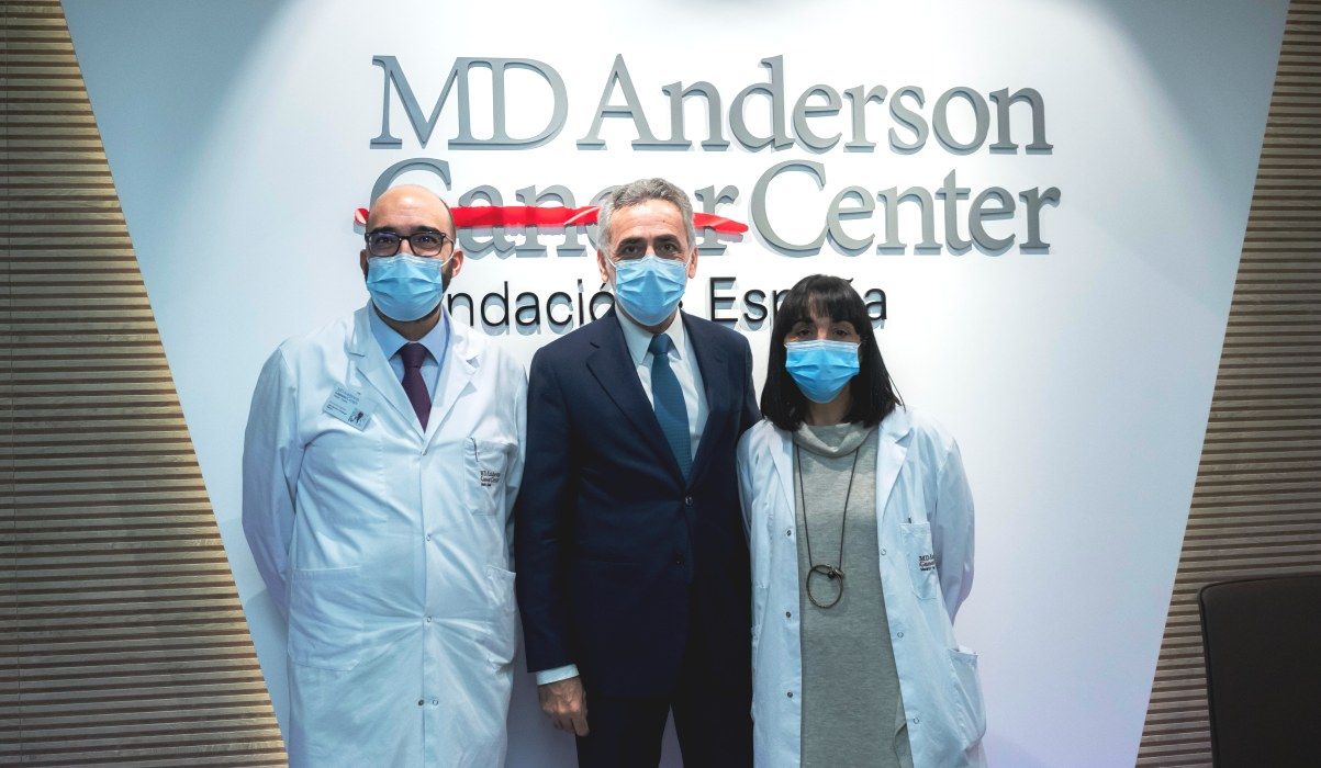 Enrique Grande,  Juan José Hernández y Gema Moreno, en la inauguración de la nueva unidad del MD Anderson Madrid