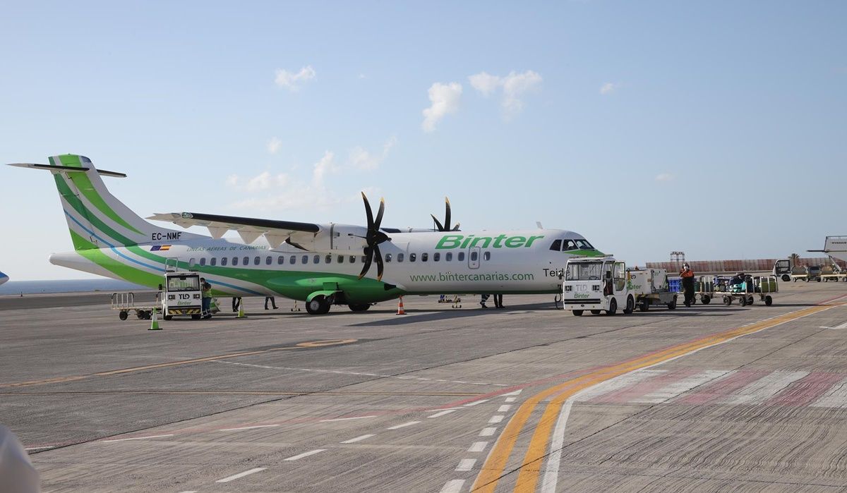Avión de Binter en el aeropuerto de Lanzarote