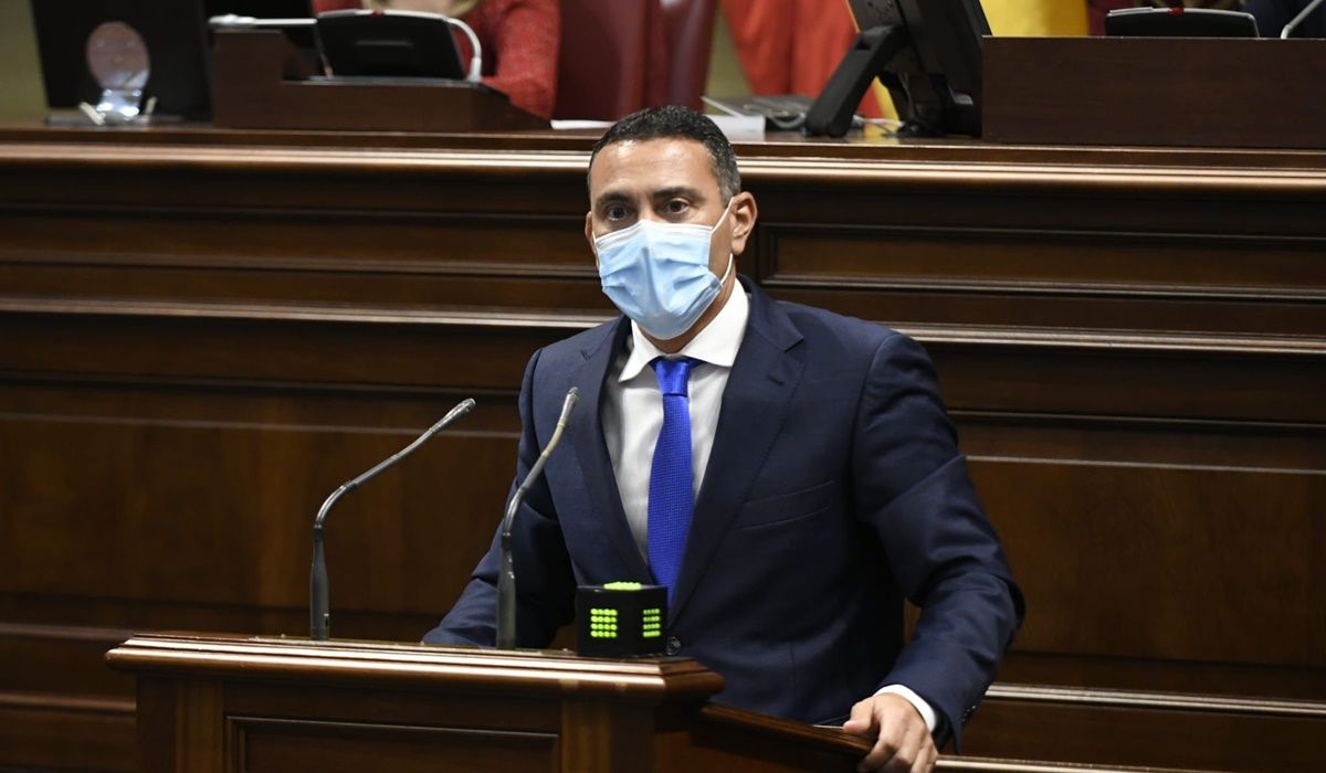 Oswaldo Betancort en la intervención en el Parlamento de Canarias