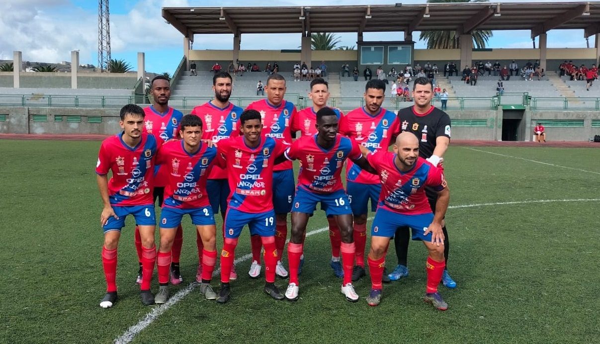 La UD Lanzarote regresa de vacío de su visita al Arucas CF (2-1)