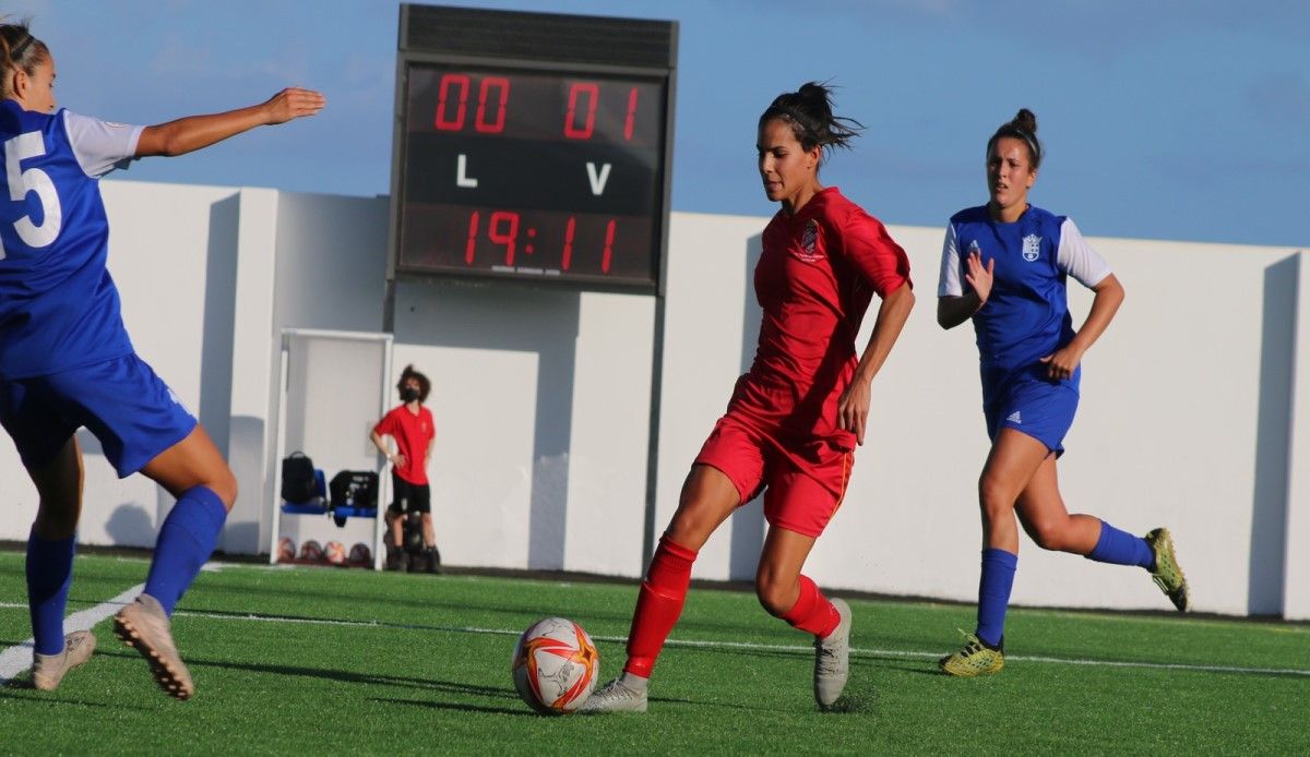 El Unión Viera supera en la segunda parte al FC Puerto del  Carmen