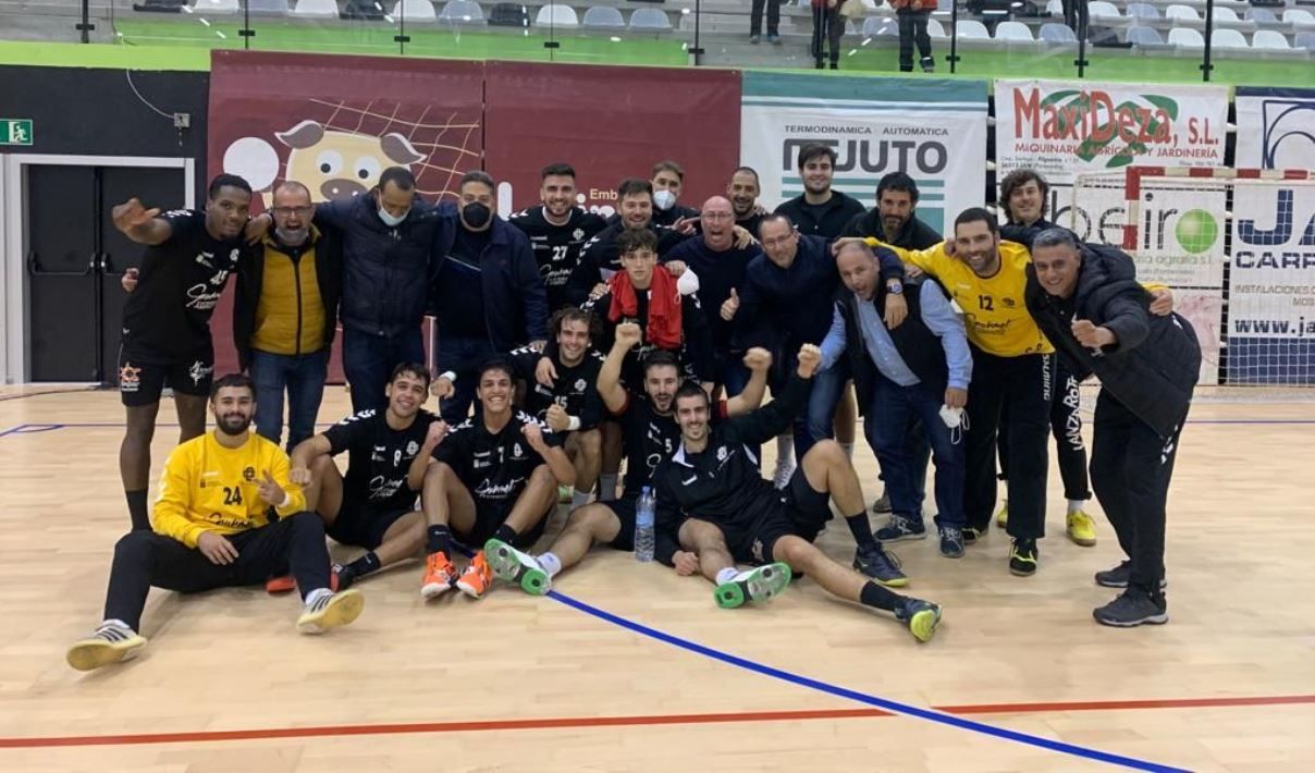 El Gourmet Ampate Lanzarote asalta la cancha del  Balonmano Lalín