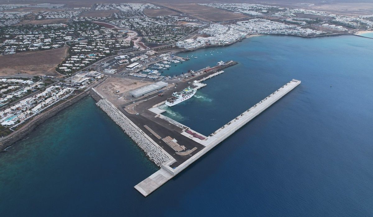 Vista aérea del puerto de Playa Blanca