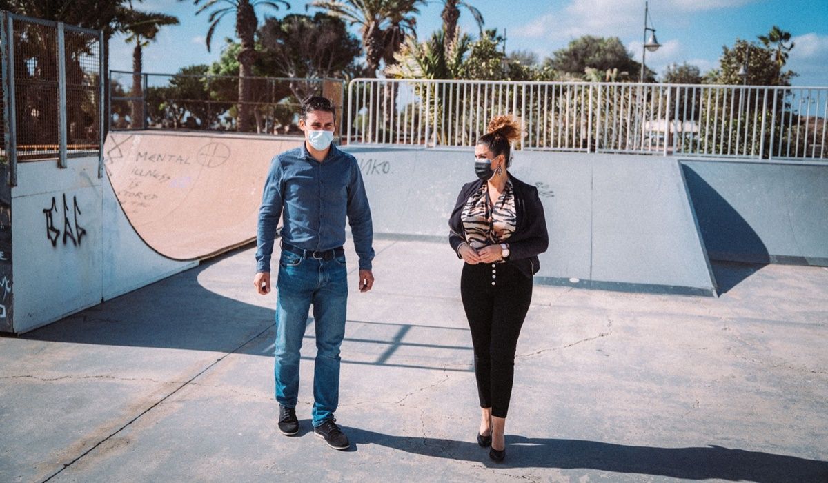 Eli Merino y Eduardo Placeres visitan las obras del skatepark