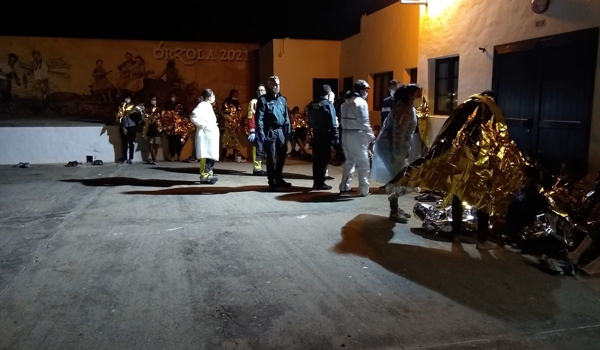 Los inmigrantes fueron trasladados al teleclub de Órzola